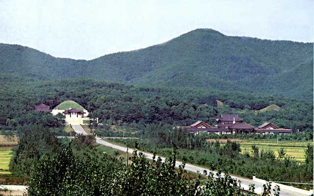 0-고구려 동명왕릉과 정릉사의 전경