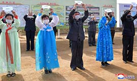 0-황해북도 은파군 대청리에서 새집들이 진행