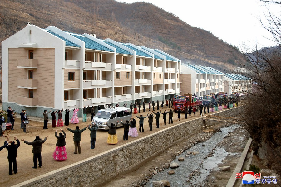 0-어랑군과 허천군에서 새집들이 경사