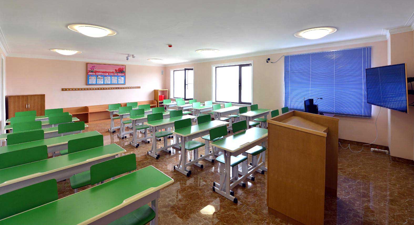 0-평양중등학원의 다기능화된 교실