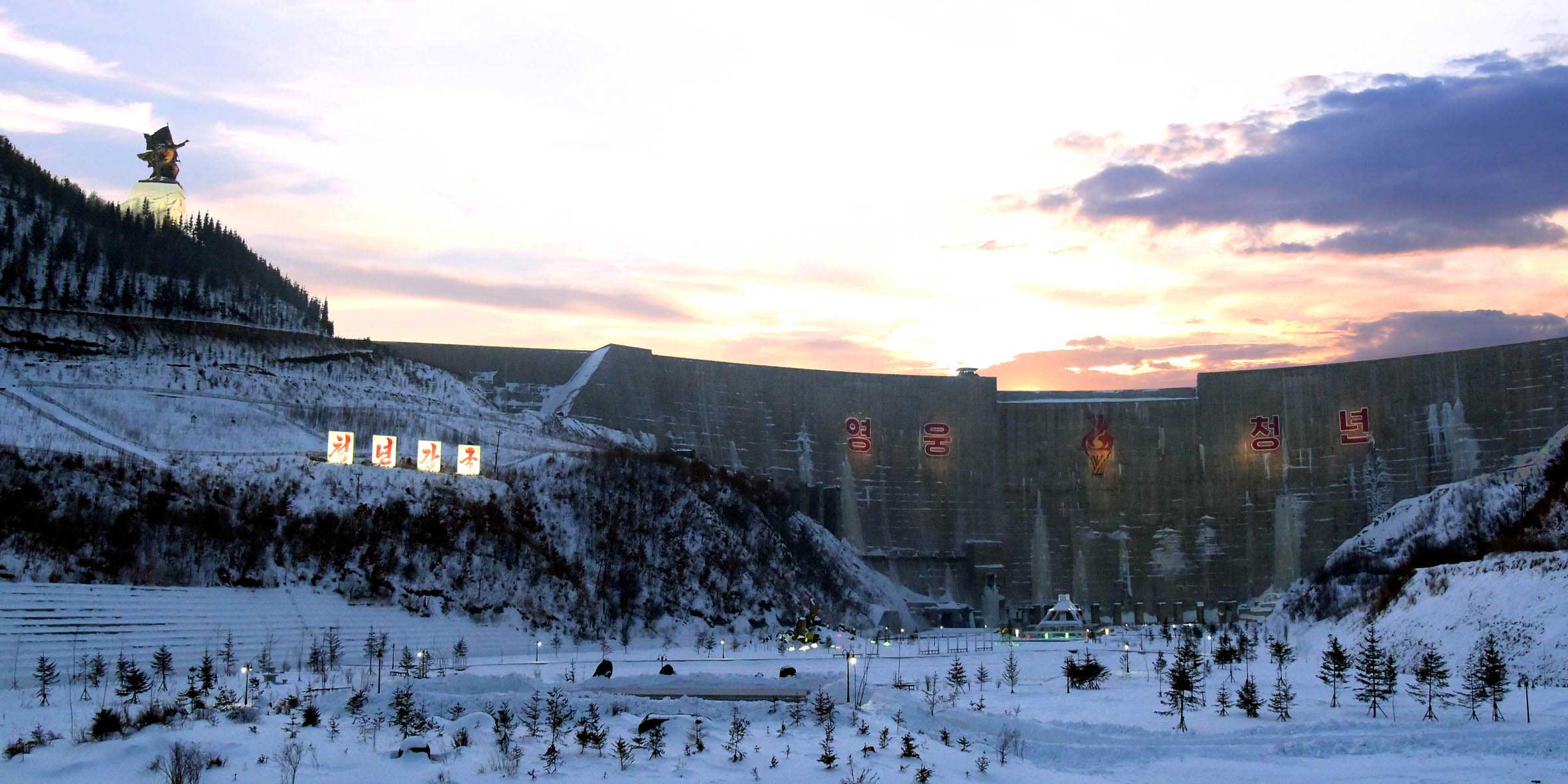 0-영웅청년위훈기념비