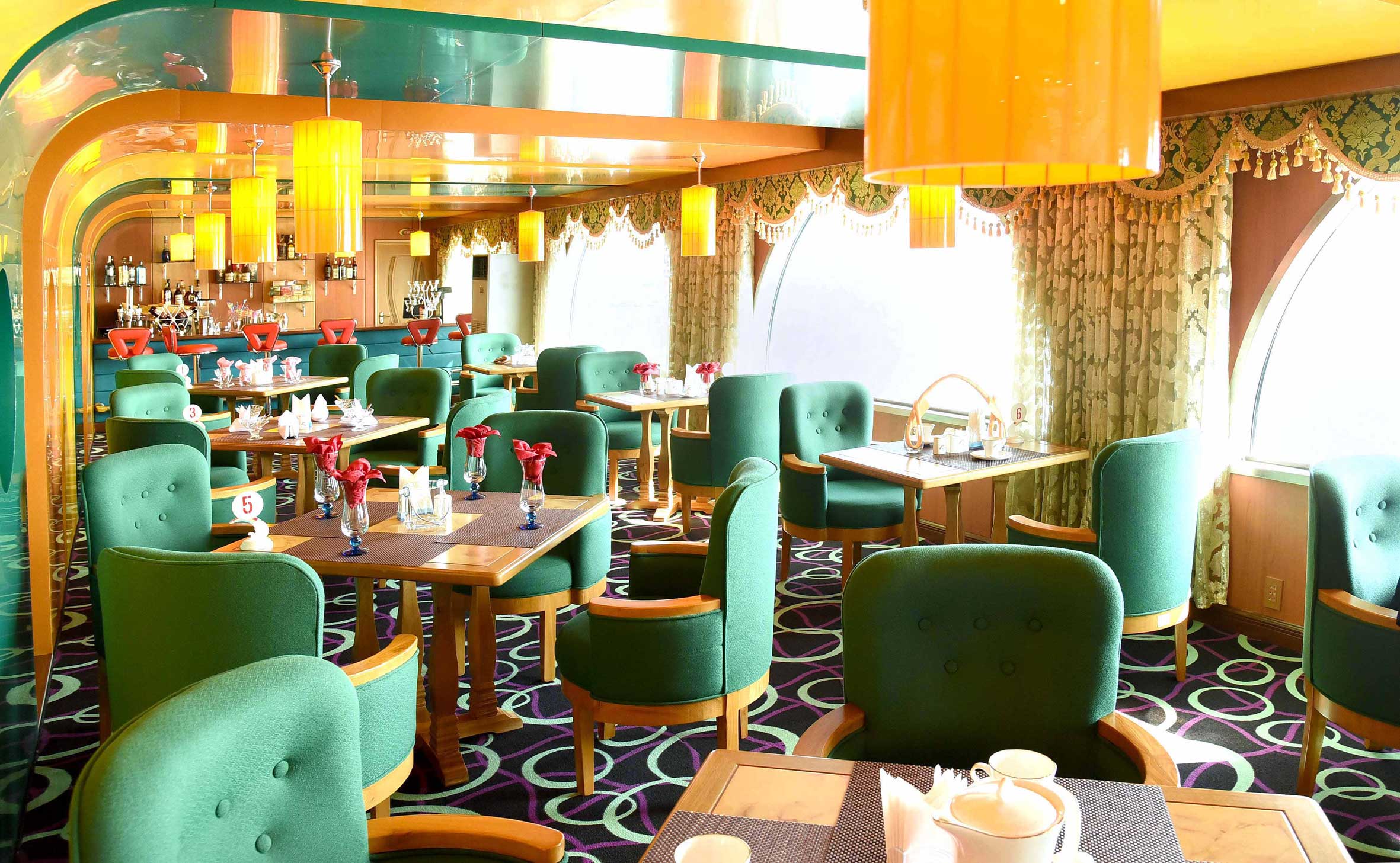 4-인민의 종합봉사선 《무지개》호