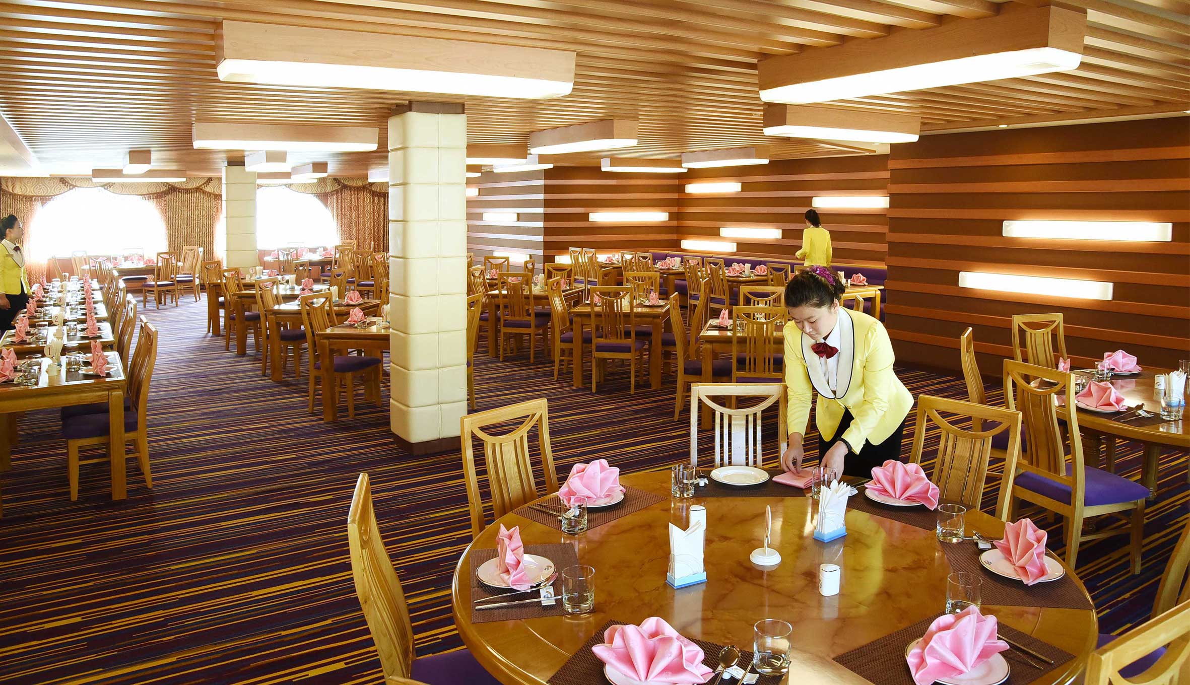 5-인민의 종합봉사선 《무지개》호