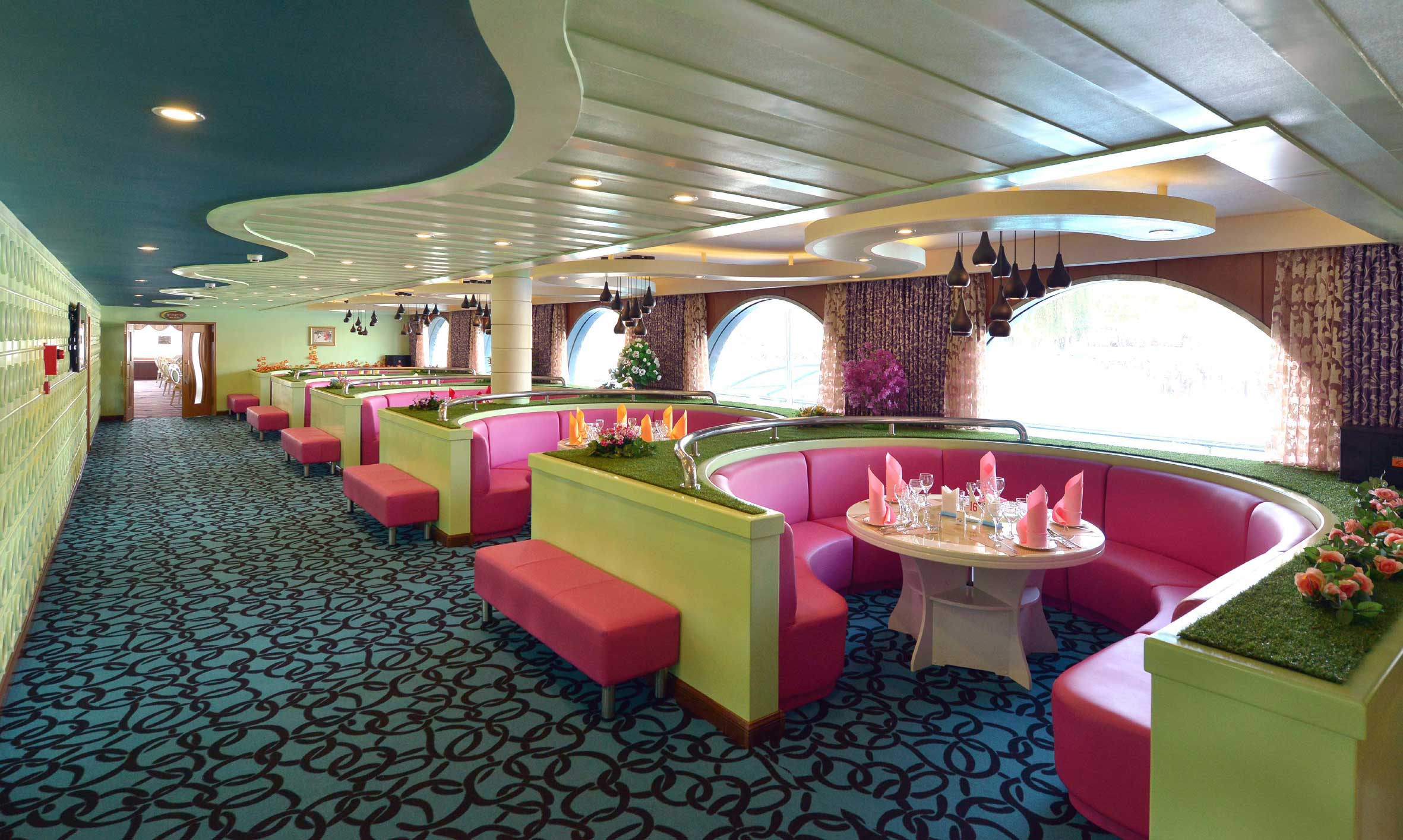 8-인민의 종합봉사선 《무지개》호