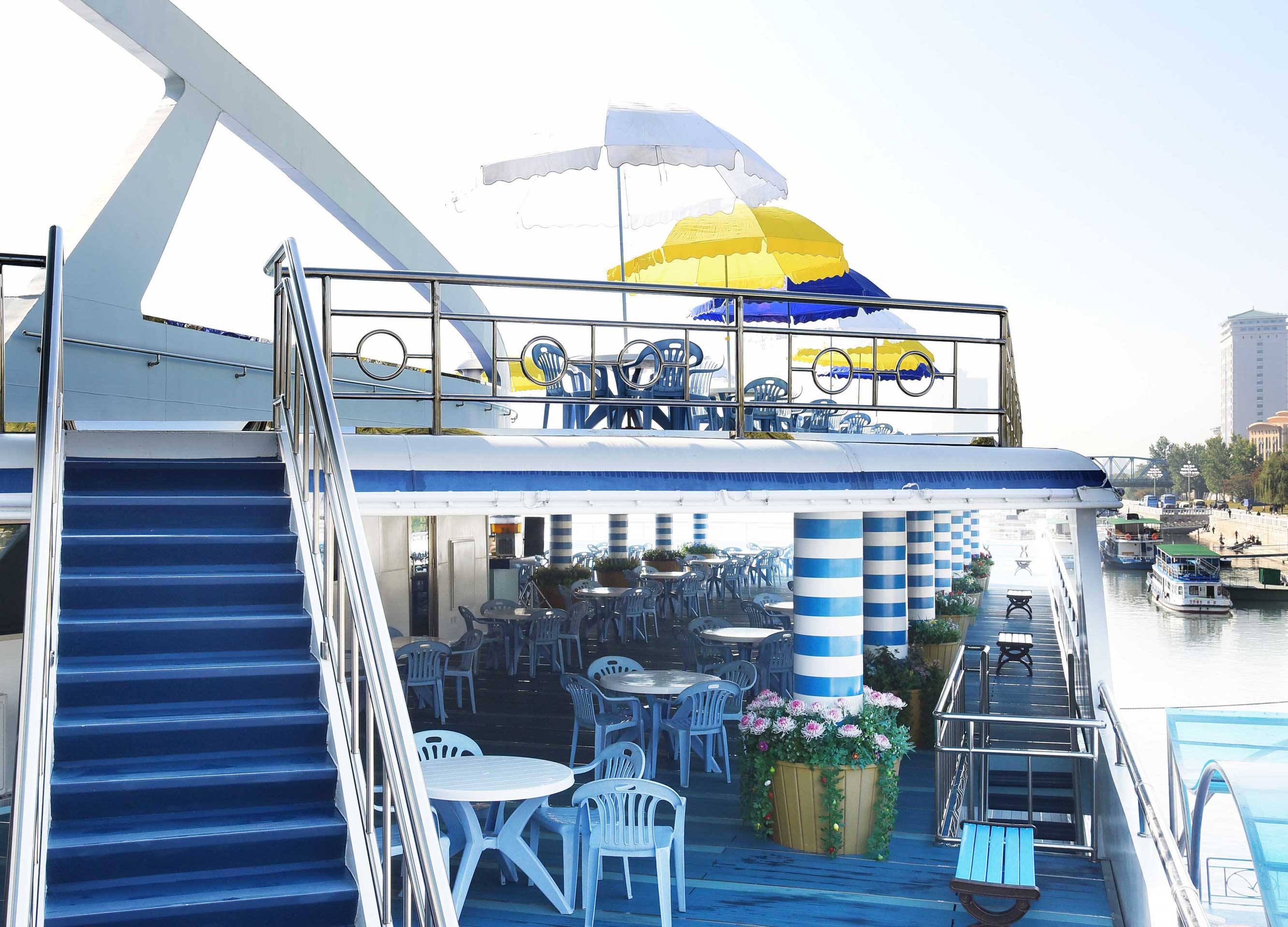 14-인민의 종합봉사선 《무지개》호