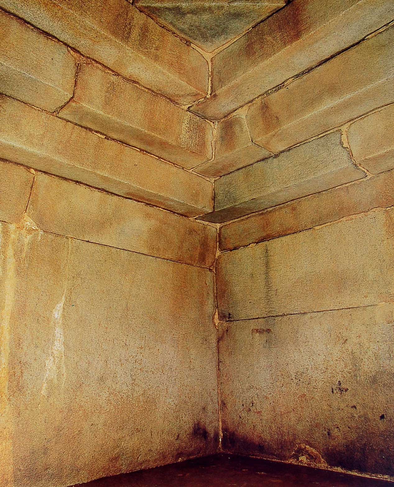 0-작은 무덤 안칸동북모서리