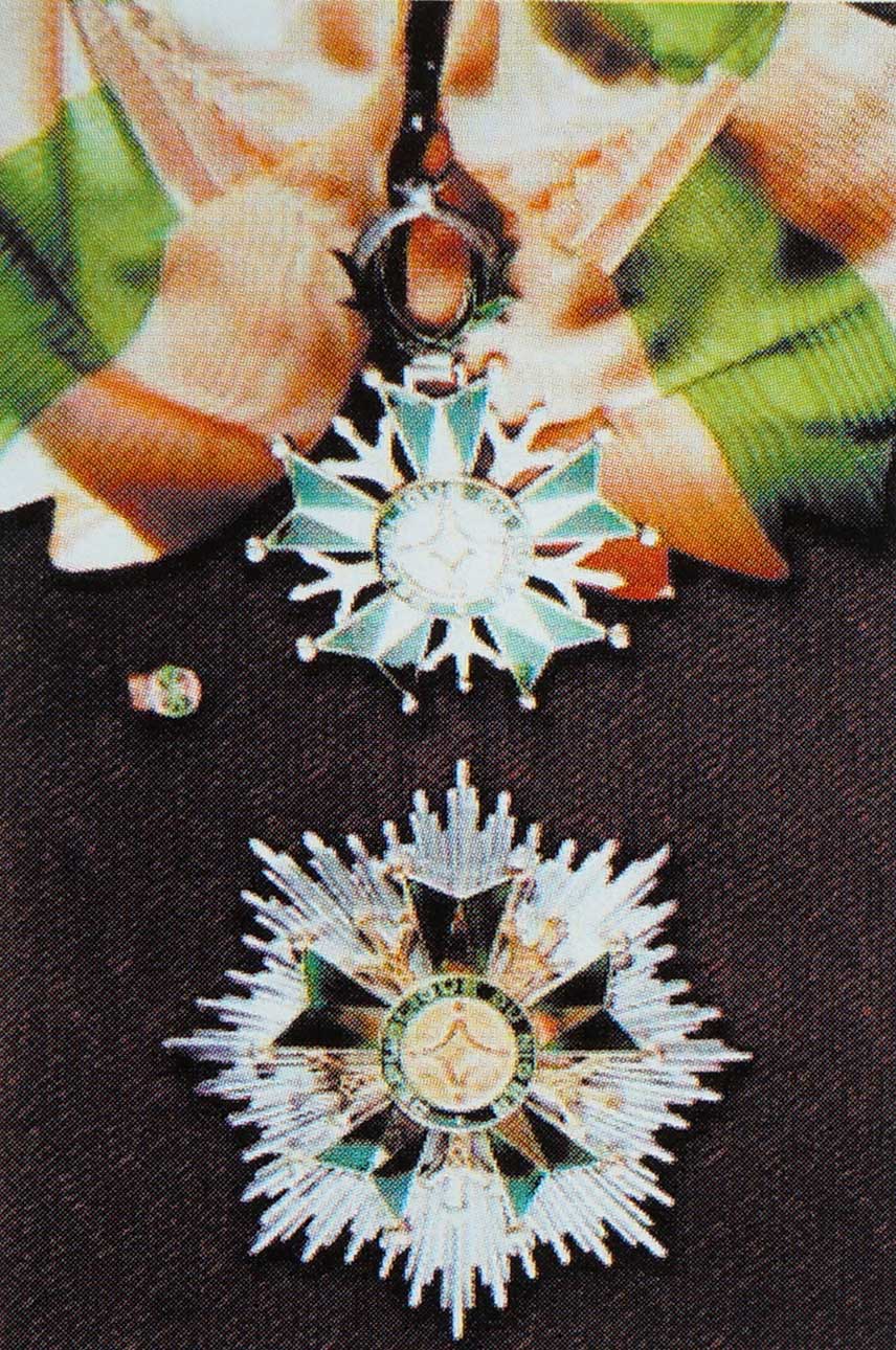 0-니제르공화국 최고군사리사회 의장이 위대한 령도자 김정일동지께 수여해드린 대십자국가훈장