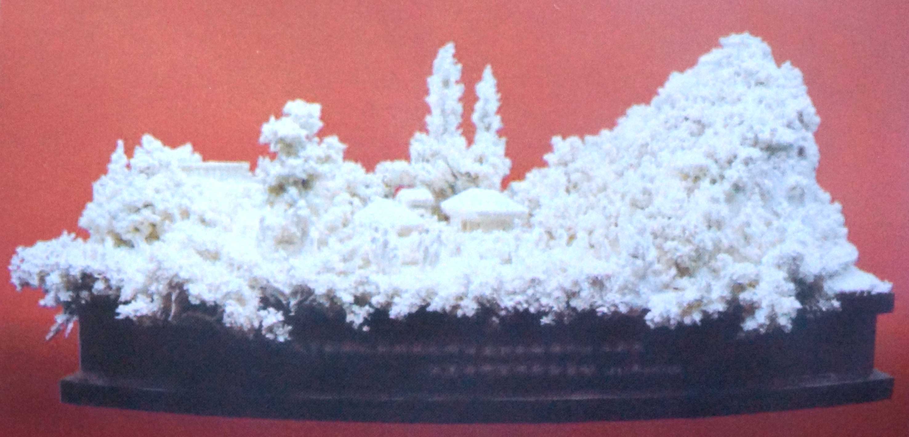 0-중국공산당 중앙위원회에서 위대한 수령 김일성동지께 드린  상아조각 《만경대고향집》