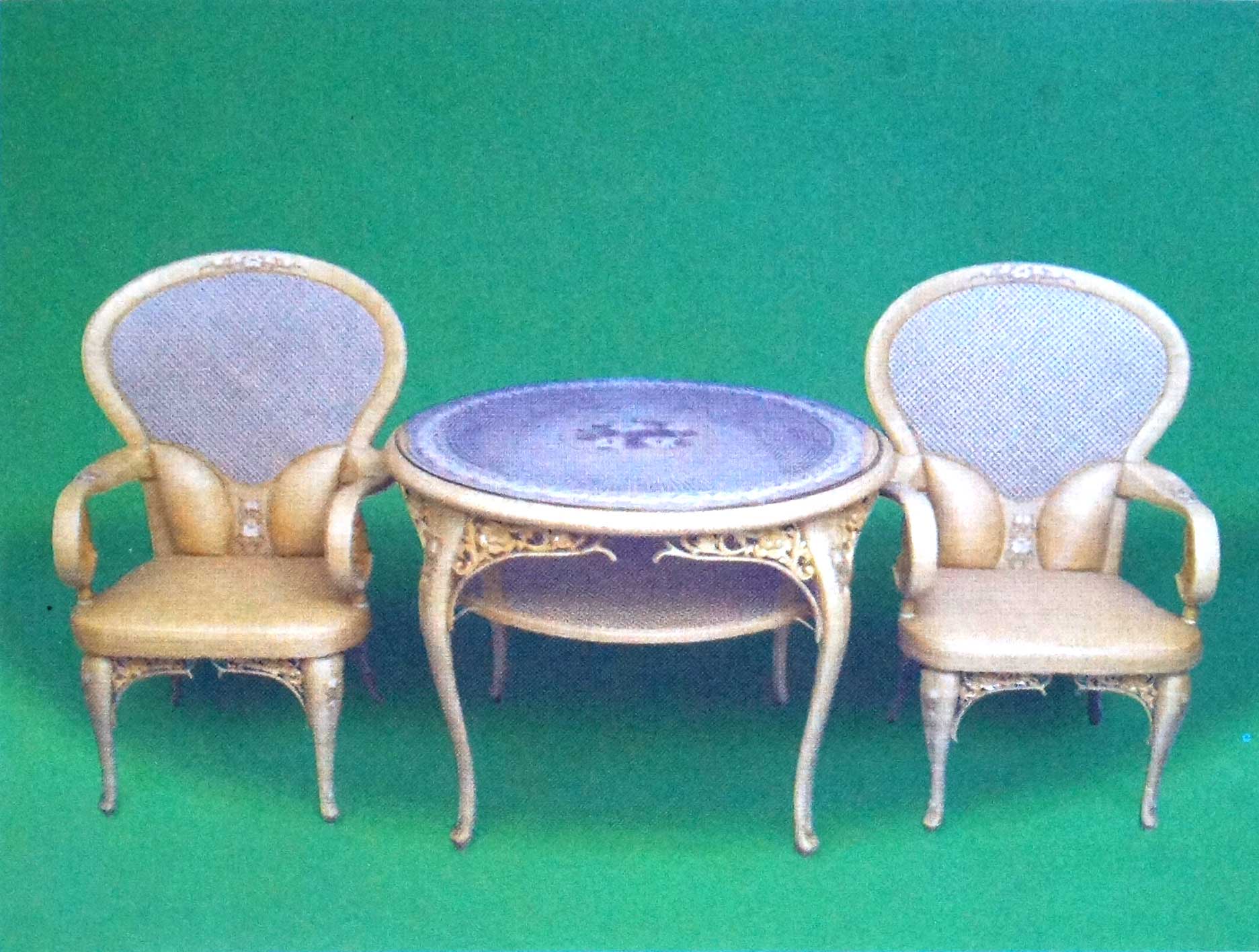 0-항일혁명투사들이 위대한 수령 김일성동지께 드린 원탁과 팔걸이의자