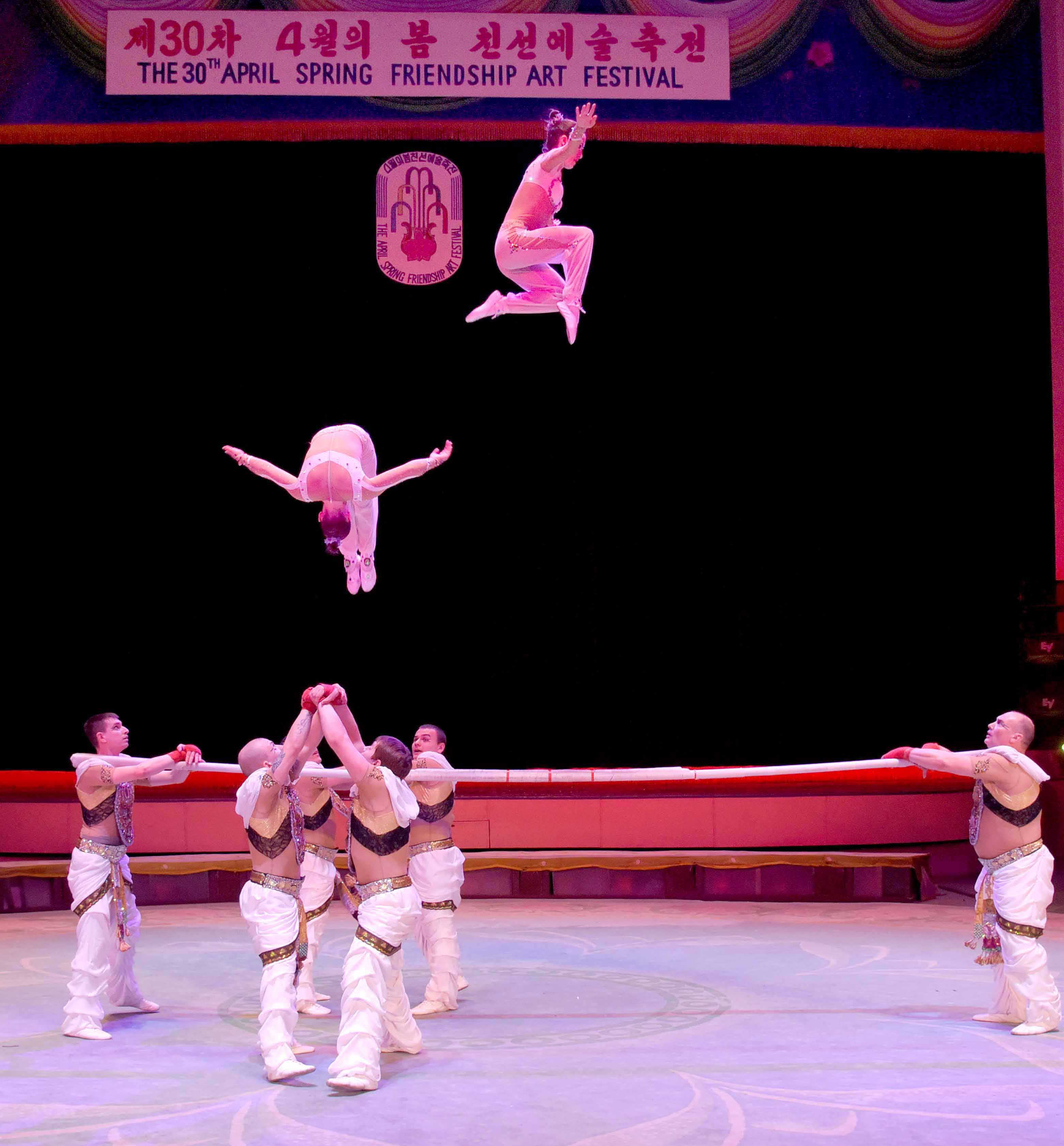 10-《4월의 봄 친선예술축전》