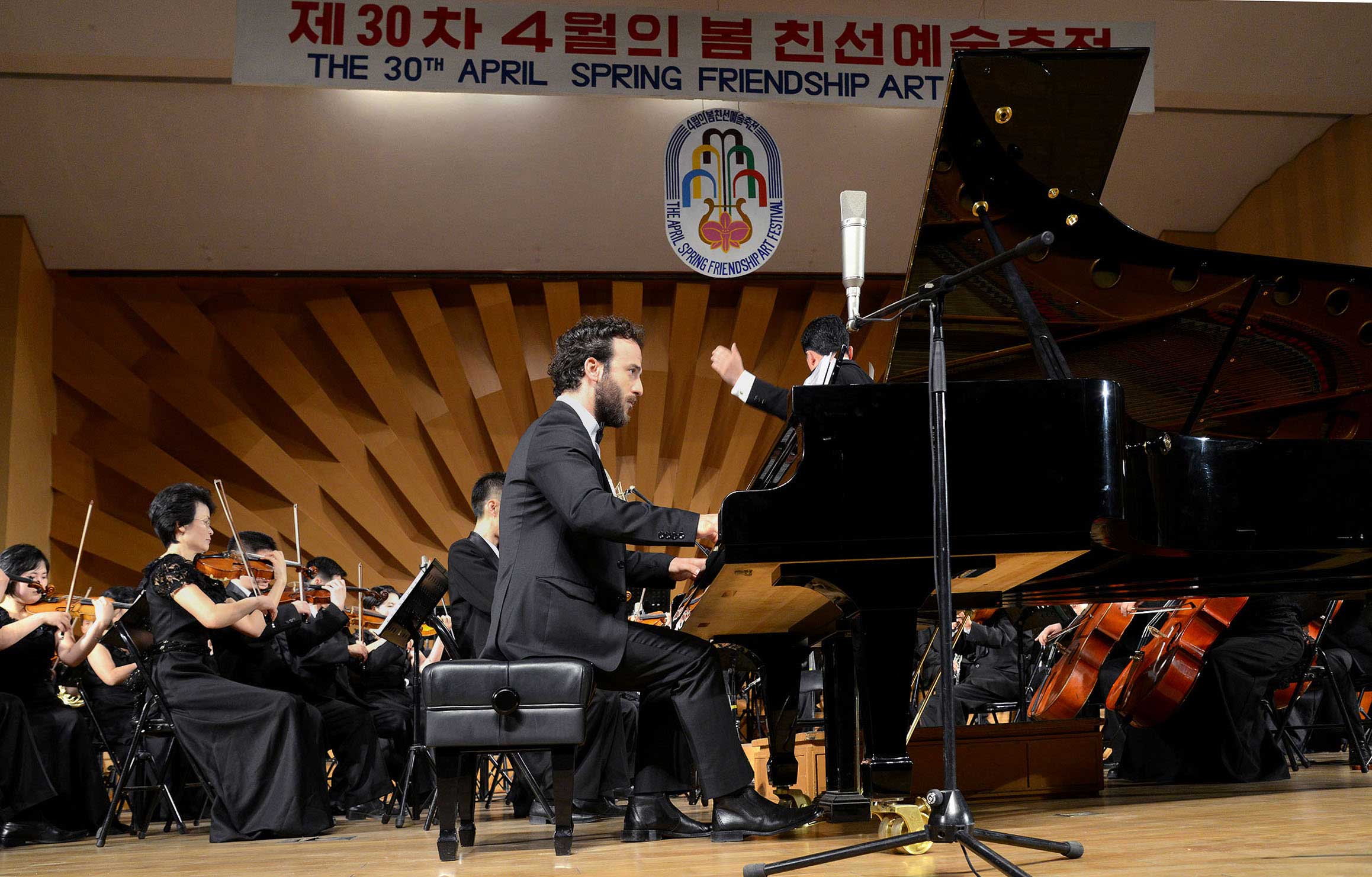 18-《4월의 봄 친선예술축전》