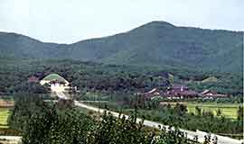 고구려 동명왕릉과 정릉사의 전경