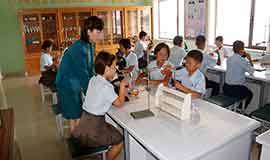 Orphans are experimenting at the chemistry lab