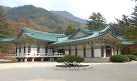 Salle où est conservé Phalman Taejanggyong au temple Pohyon